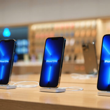 Apple celebra l’inizio disponibilità di iPhone 13 e nuovi iPad