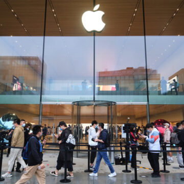 Apple celebra l’inizio disponibilità di iPhone 13 e nuovi iPad
