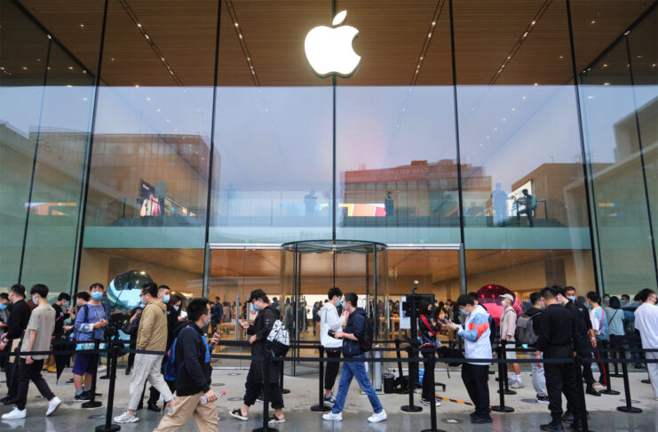 Apple celebra l’inizio disponibilità di iPhone 13 e nuovi iPad