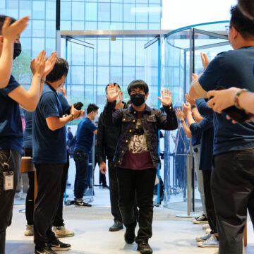 Apple celebra l’inizio disponibilità di iPhone 13 e nuovi iPad