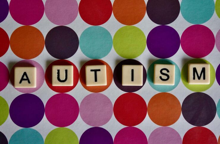 Apple studia l’uso della fotocamera di iPhone per riconoscere segni di autismo nel bambino