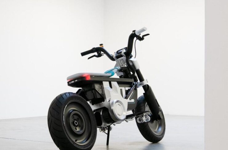 BMW mostra il suo ultimo concept di mini scooter elettrico