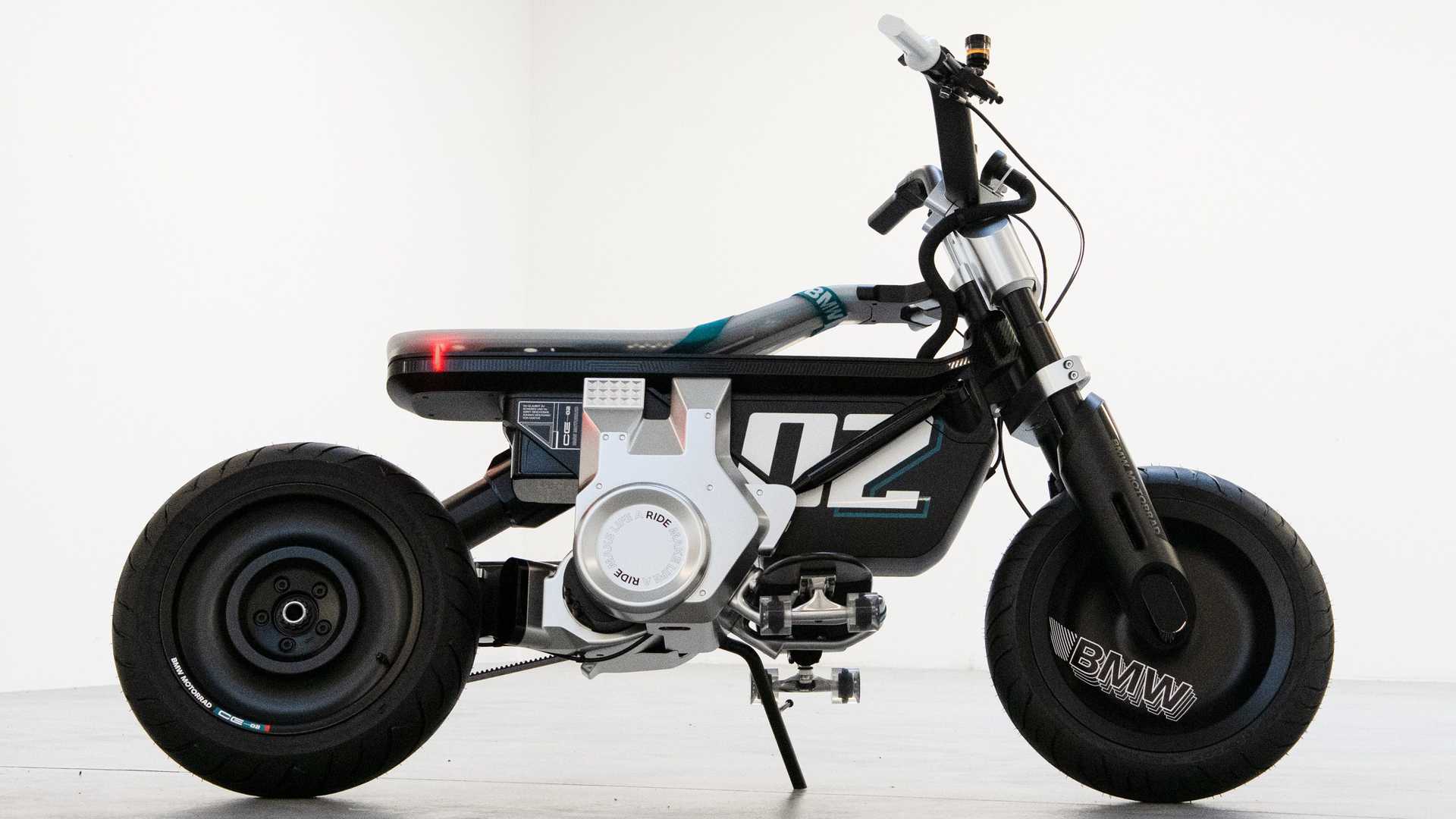 BMW mostra il suo ultimo concept di mini scooter elettrico
