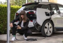 Bosch, un cavo di ricarica per auto elettriche senza scatola di controllo
