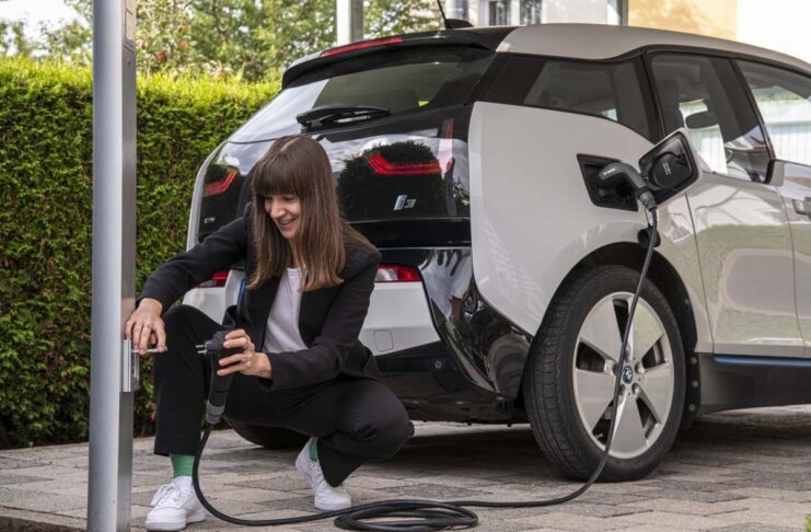 Bosch, un cavo di ricarica per auto elettriche senza scatola di controllo