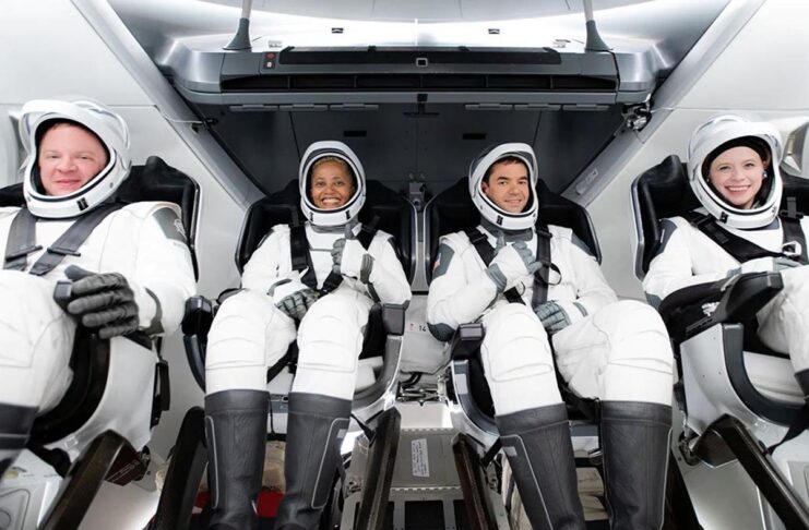 SpaceX, nella missione in orbita Apple Watch, iPhone e iPad per studi sulla salute