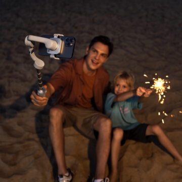 DJI OM5 porta la stabilizzazione da cinema su smartphone