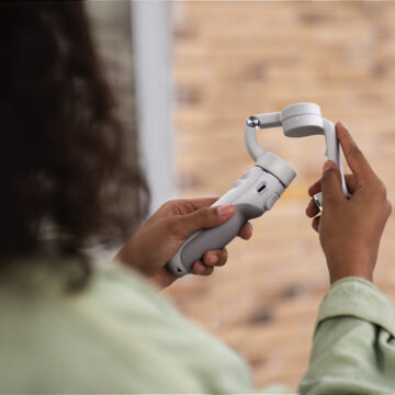 DJI OM5 porta la stabilizzazione da cinema su smartphone