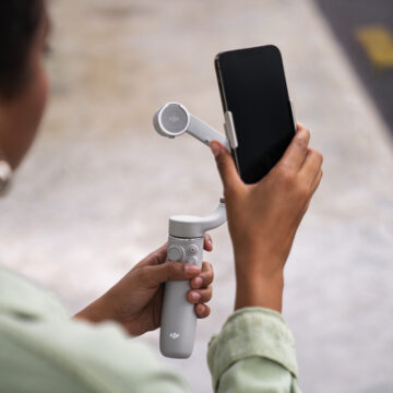 DJI OM5 porta la stabilizzazione da cinema su smartphone