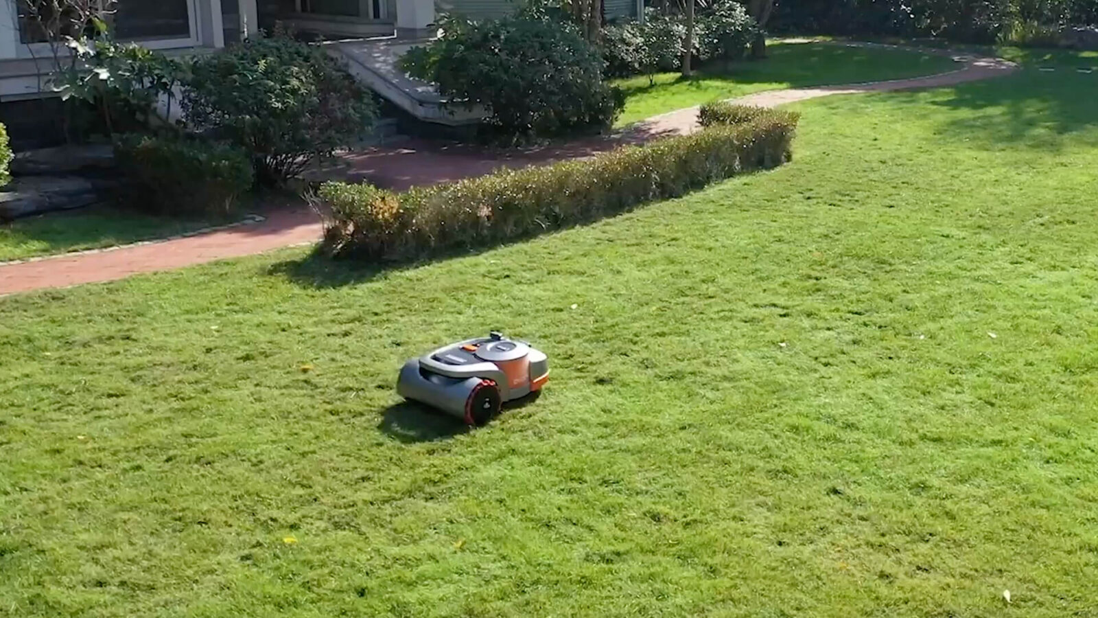 I robot taglia-erba di Segway usano il GPS per non uscire dal prato dell’utente
