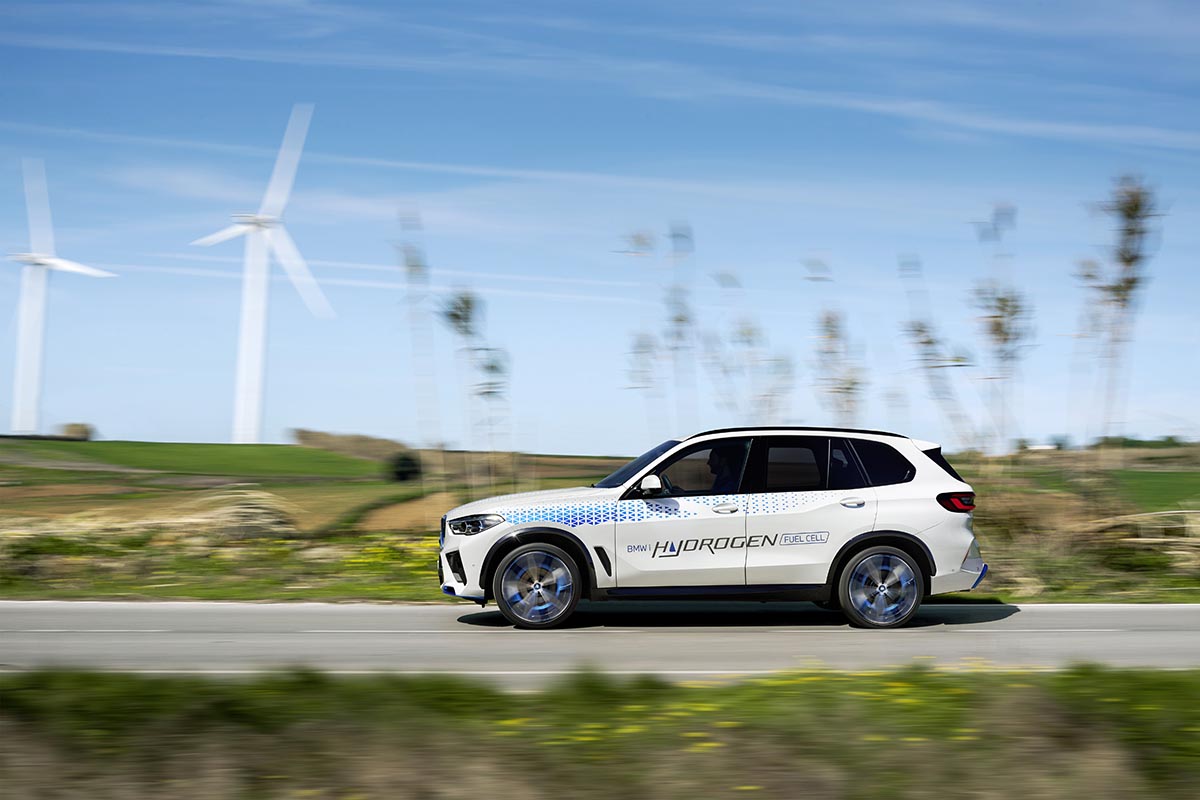 BMW testa su strada auto a idrogeno