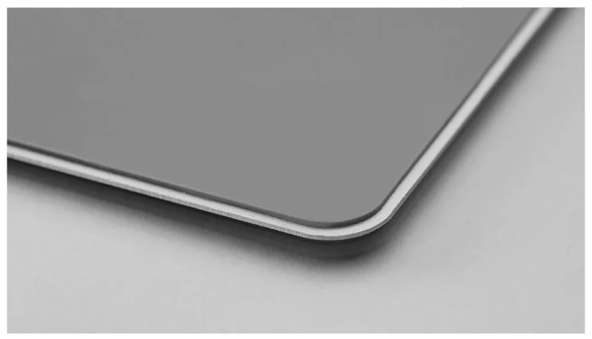 Il tappetino Xiaomi in metallo per mouse è in super offerta a 7,49 euro con codice