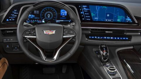 General Motors licenzia 1300 dipendenti: arrivano i robot per le EV