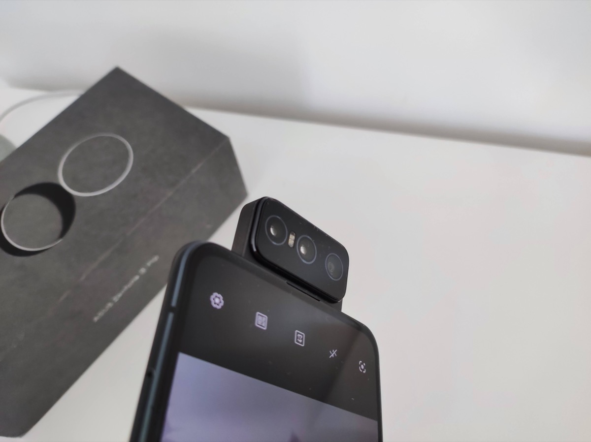 Recensione ASUS Zenfone 8 Flip, selfie da girar la…camera