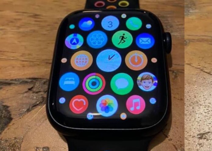 Apple Watch 7 appare in foto prima del debutto
