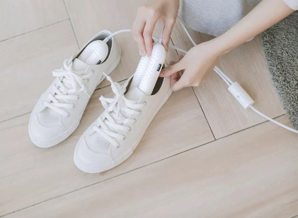 Lo sterilizzatore per scarpe Youpin in offerta a partire da 10 euro