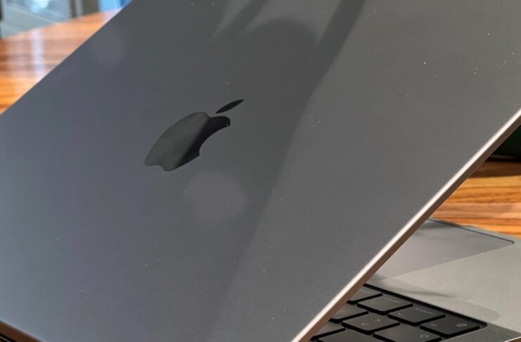Recensione Apple MacBook Pro 14 2021, la nostra prova su strada
