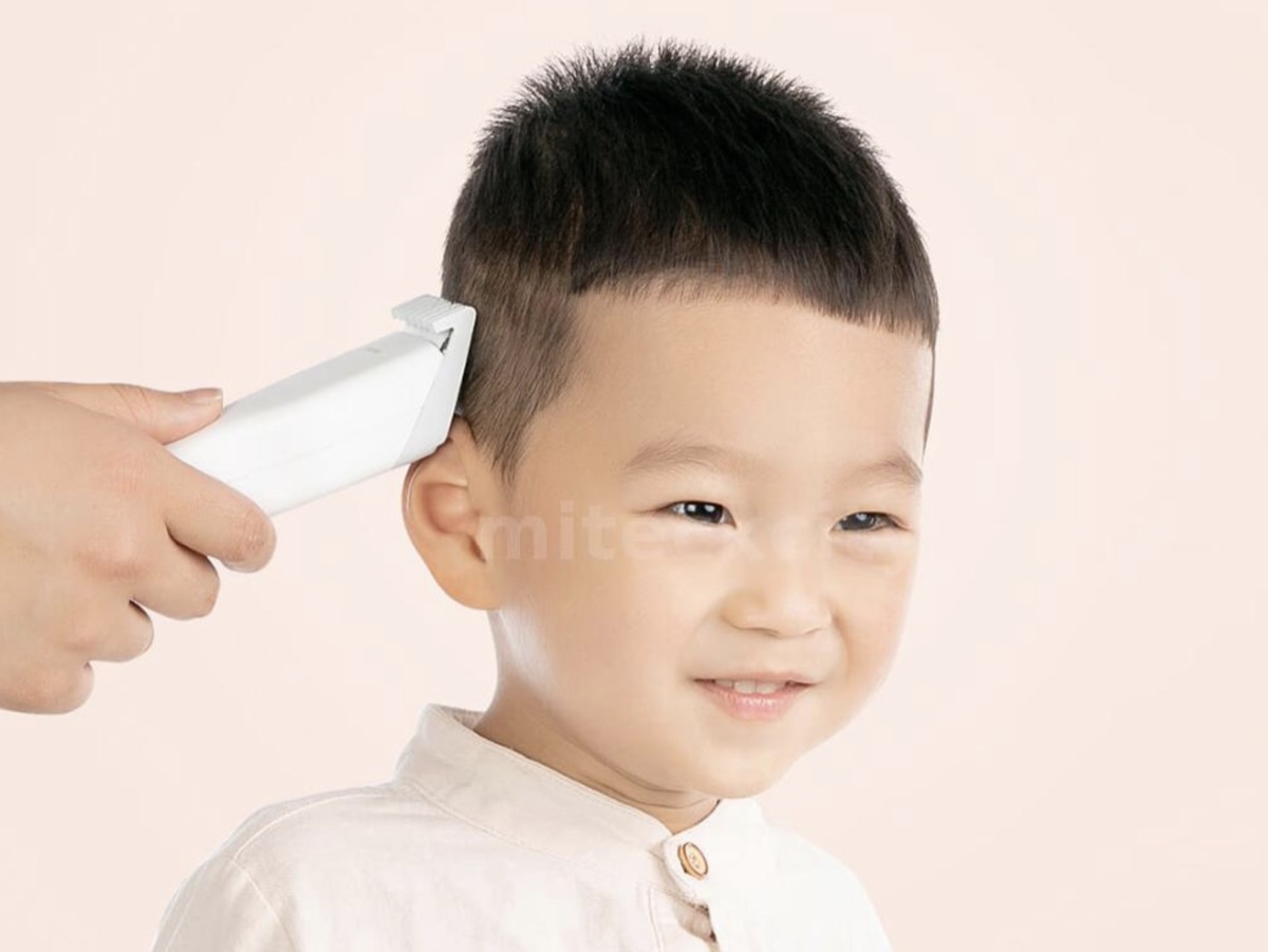 Da Enchen il tagliacapelli elettrico a 15,99 euro con smartband in regalo