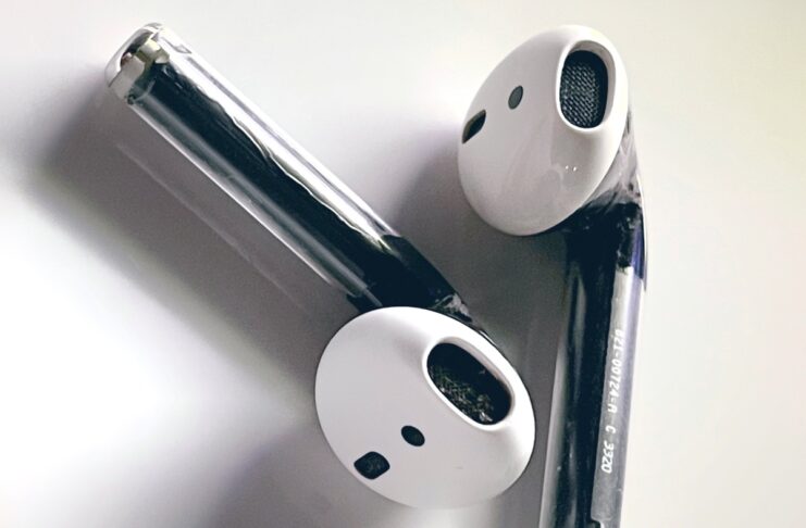 AirPods e alimentatore trasparenti, due rari prototipi Apple