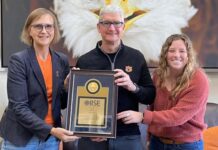 Tim Cook riceve il premio Captains of Industry