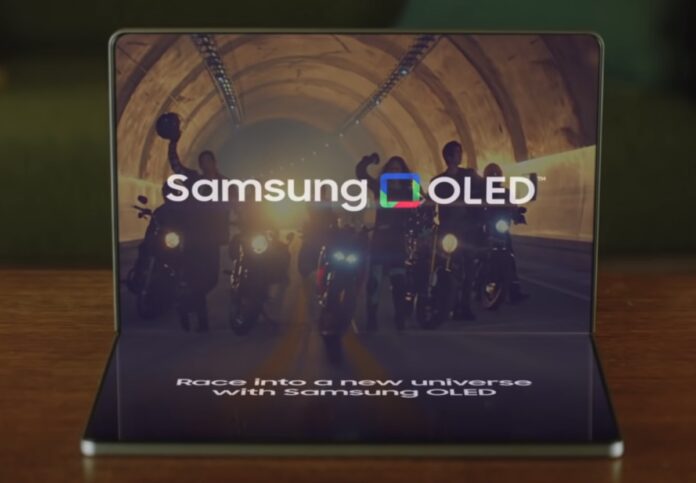 In video il tablet-notebook pieghevole ibrido da 17 pollici di Samsung