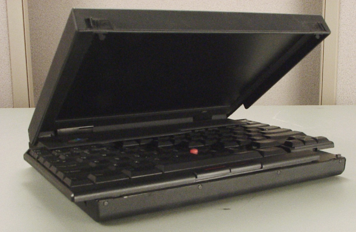 Apple brevetta la tastiera retrattile per MacBook Apple brevetta la tastiera retrattile per MacBook