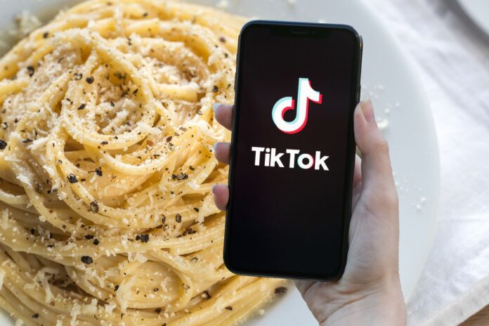 TikTok permetterà di ordinare cibo dai video
