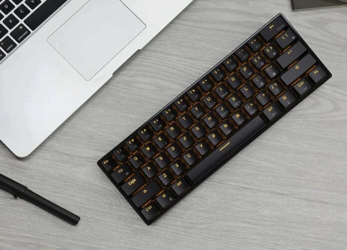 RK Royal Kludge, la tastiera meccanica a 61 tasti in offerta a 27 euro