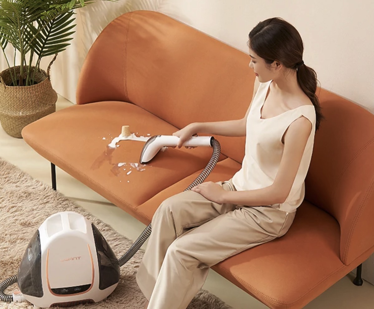 UWANT B100-E è lo smacchiatore per divani che vi mancava: in offerta a 178 euro