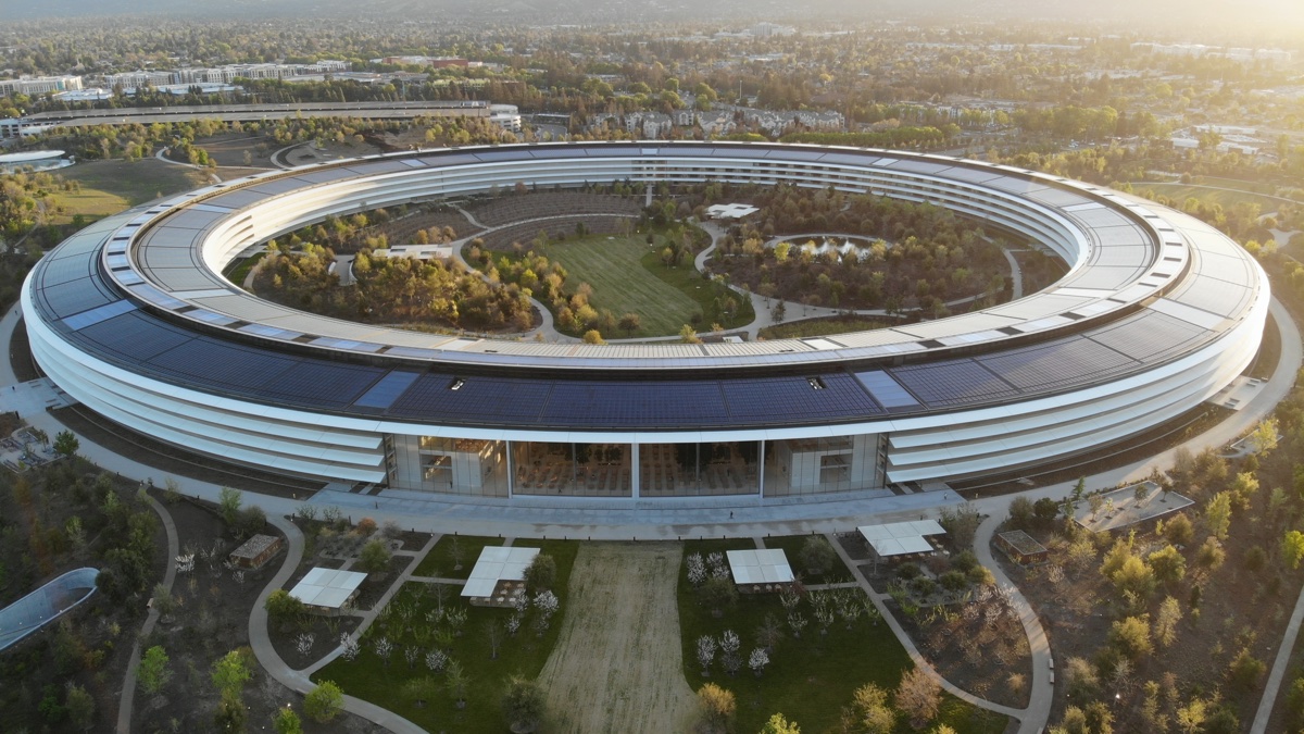 Uno sguardo alla vita interna ad Apple Park, dove anche l’unboxing conta