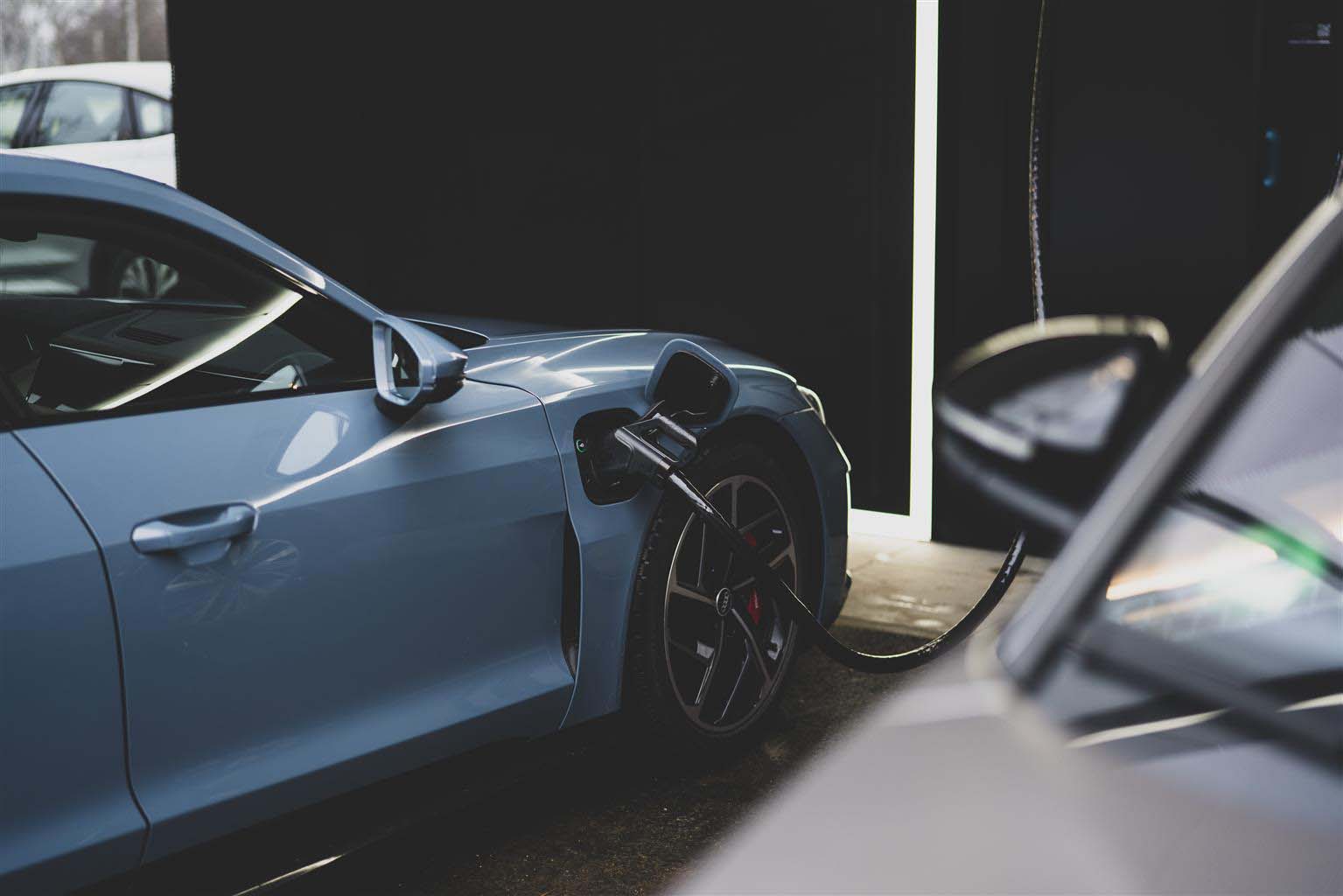 Audi charging hub è una lounge di nuova generazione per la ricarica veloce