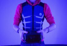CES 2022, Skinetic è la giacca aptica per Realtà Virtuale che proietta nel metaverso CES 2022, Skinetic è la giacca aptica per Realtà Virtuale che proietta nel metaverso