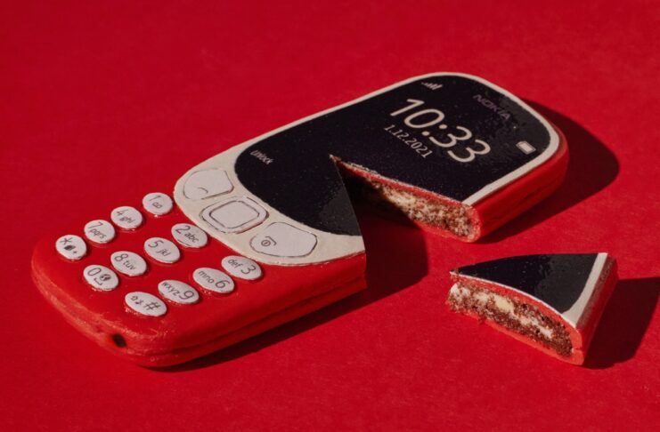Nokia 3310 si trasforma in una torta