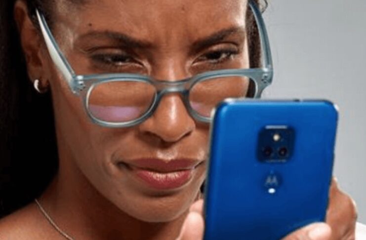 Vuity è il collirio che sostituisce gli occhiali da lettura