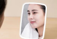 Fatevi belli con lo specchio smart Xiaomi a 17 euro Fatevi belli con lo specchio smart Xiaomi a 17 euro