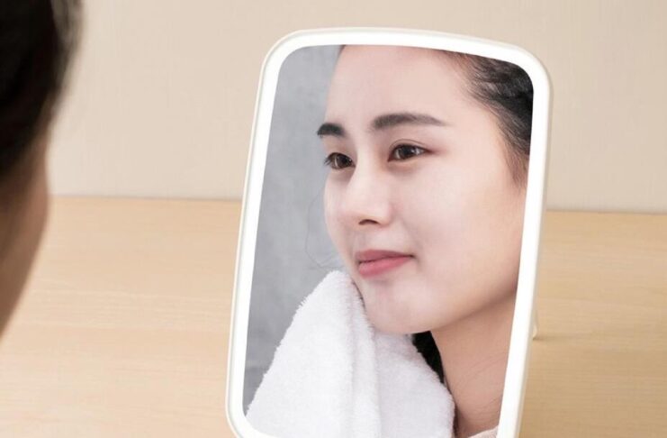 Fatevi belli con lo specchio smart Xiaomi a 17 euro