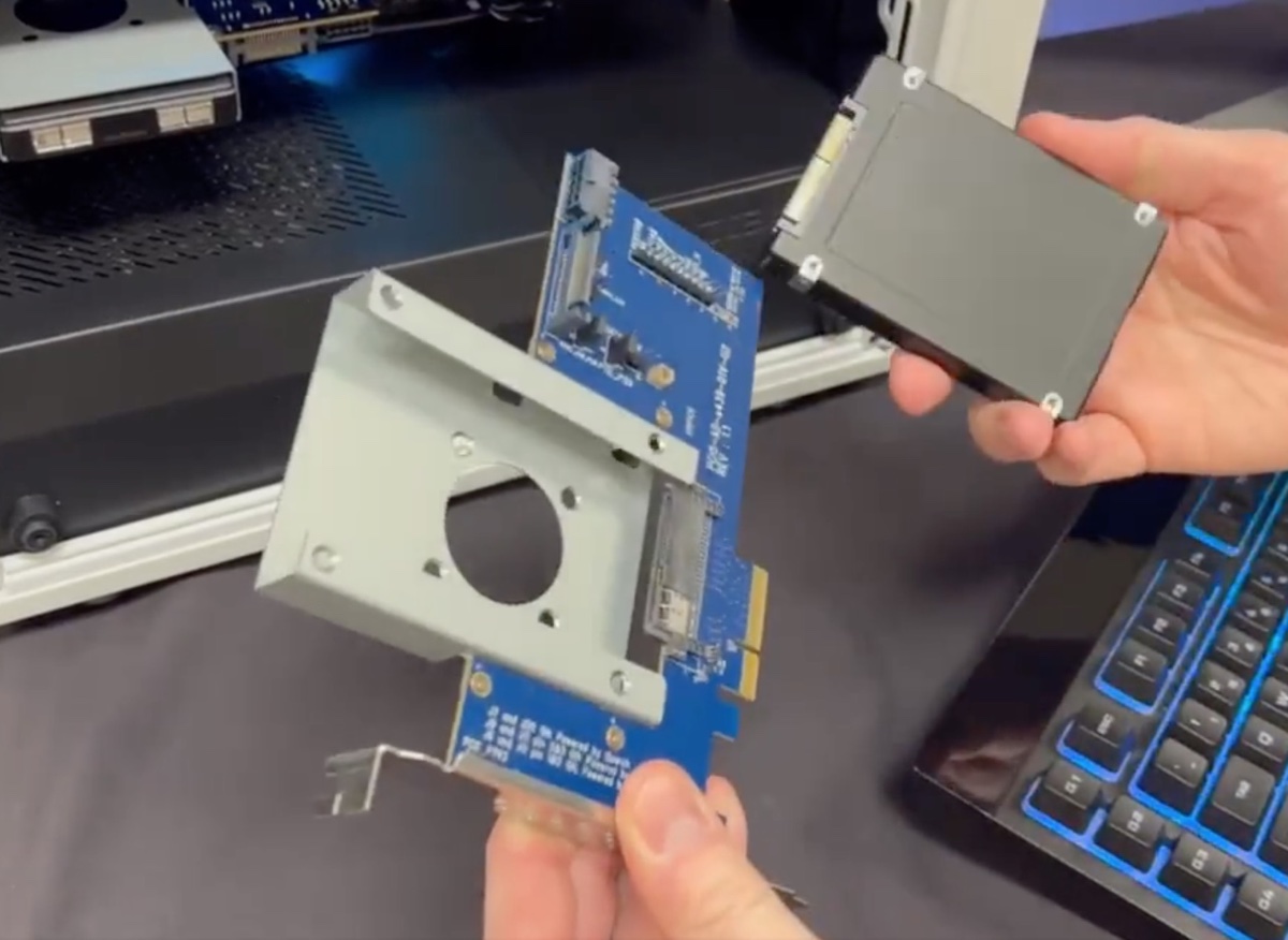 Intel mostra la super velocità degli SSD PCIe 5.0 Intel mostra la super velocità degli SSD PCIe 5.0