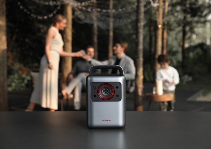 Anker presenta una nuova webcam e un proiettore portatile 4K