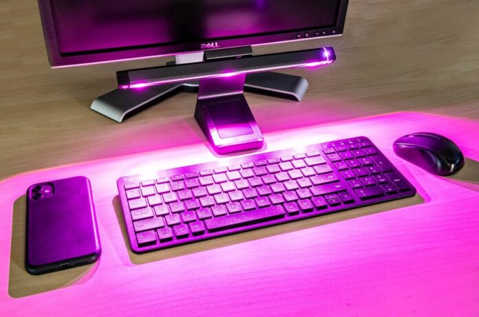 CES 2022, Targus UV-C LED disinfetta scrivania e dispositivi