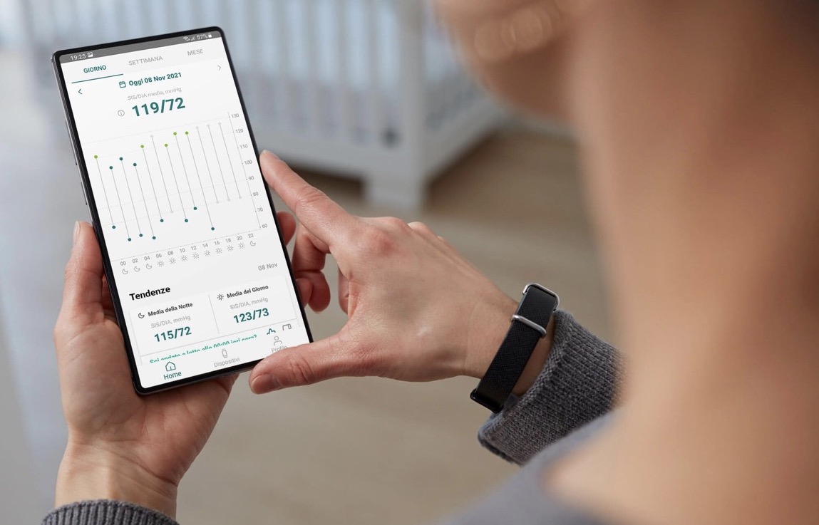 Il misuratore di pressione sanguigna 24/7 di Aktiia si porta sempre al polso