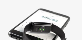 Il misuratore di pressione sanguigna 24/7 di Aktiia si porta sempre al polso