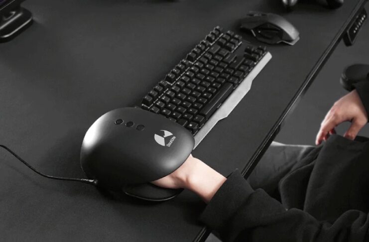 Ecco il massaggiatore shiatsu per le mani dei giocatori