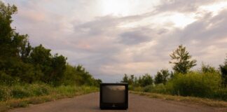 Perché non ci date un televisore che faccia solo il televisore?