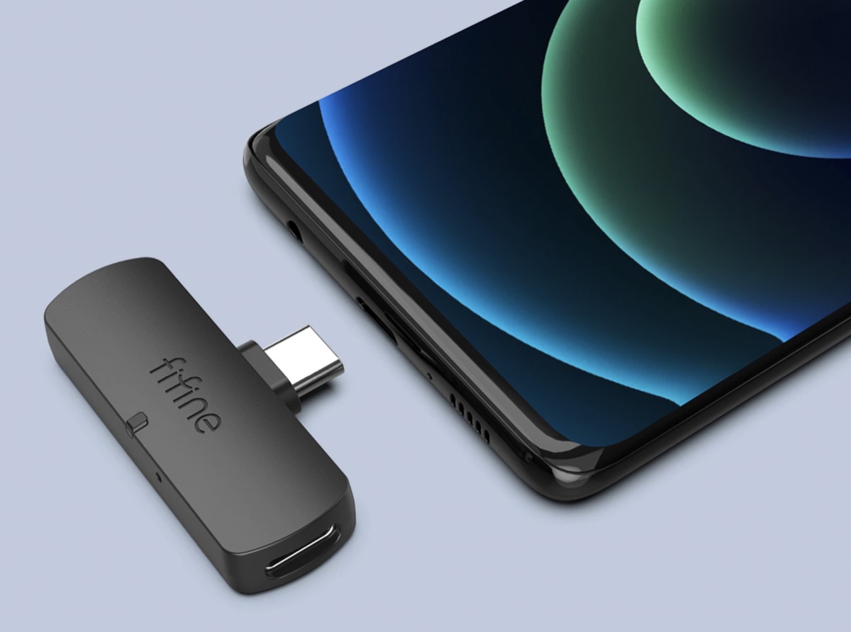 FIFINE, il microfono senza fili per smartphone, tablet e notebook in offerta a 26 euro