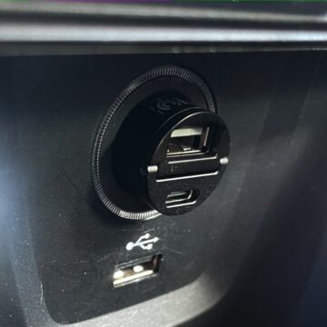 Syncwire XC672, caricatore invisibile per auto con 30 Watt PD