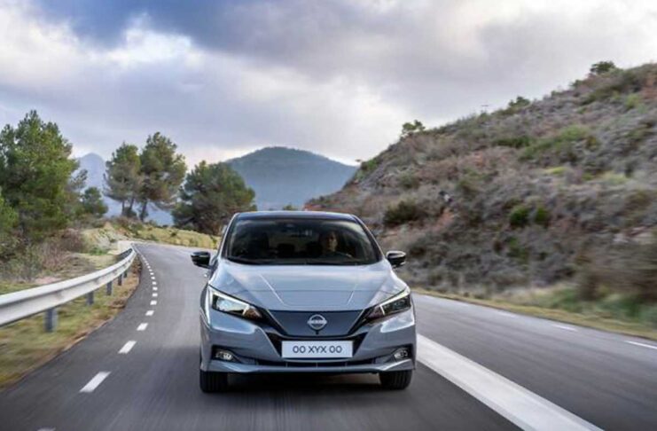 Nissan Leaf 2022 con nuovo look e tecnologie di serie
