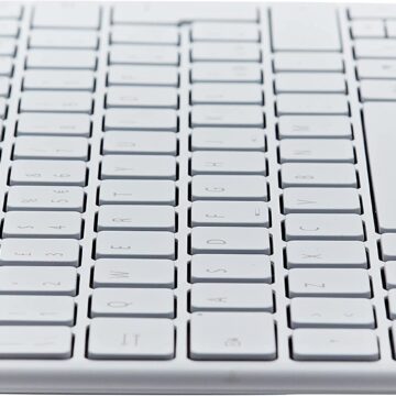 Recensione Microsoft Designer Compact Keyboard, la tastiera per chi scrive (soprattutto su Windows)
