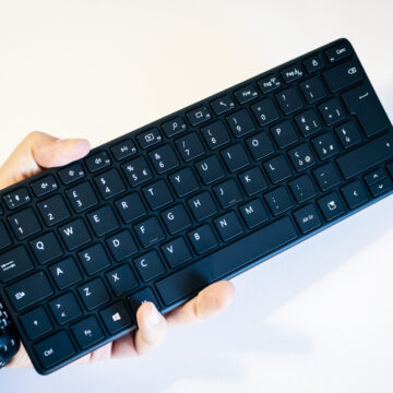 Recensione Microsoft Designer Compact Keyboard, la tastiera per chi scrive (soprattutto su Windows)