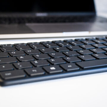 Recensione Microsoft Designer Compact Keyboard, la tastiera per chi scrive (soprattutto su Windows)