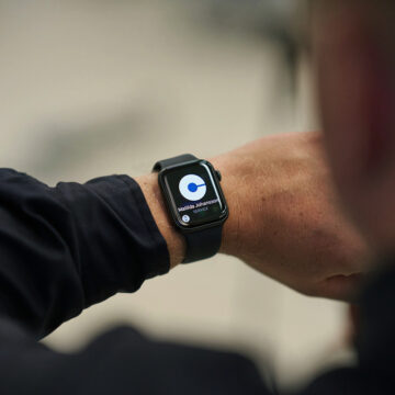 Volvo introduce gli Apple Watch in officina